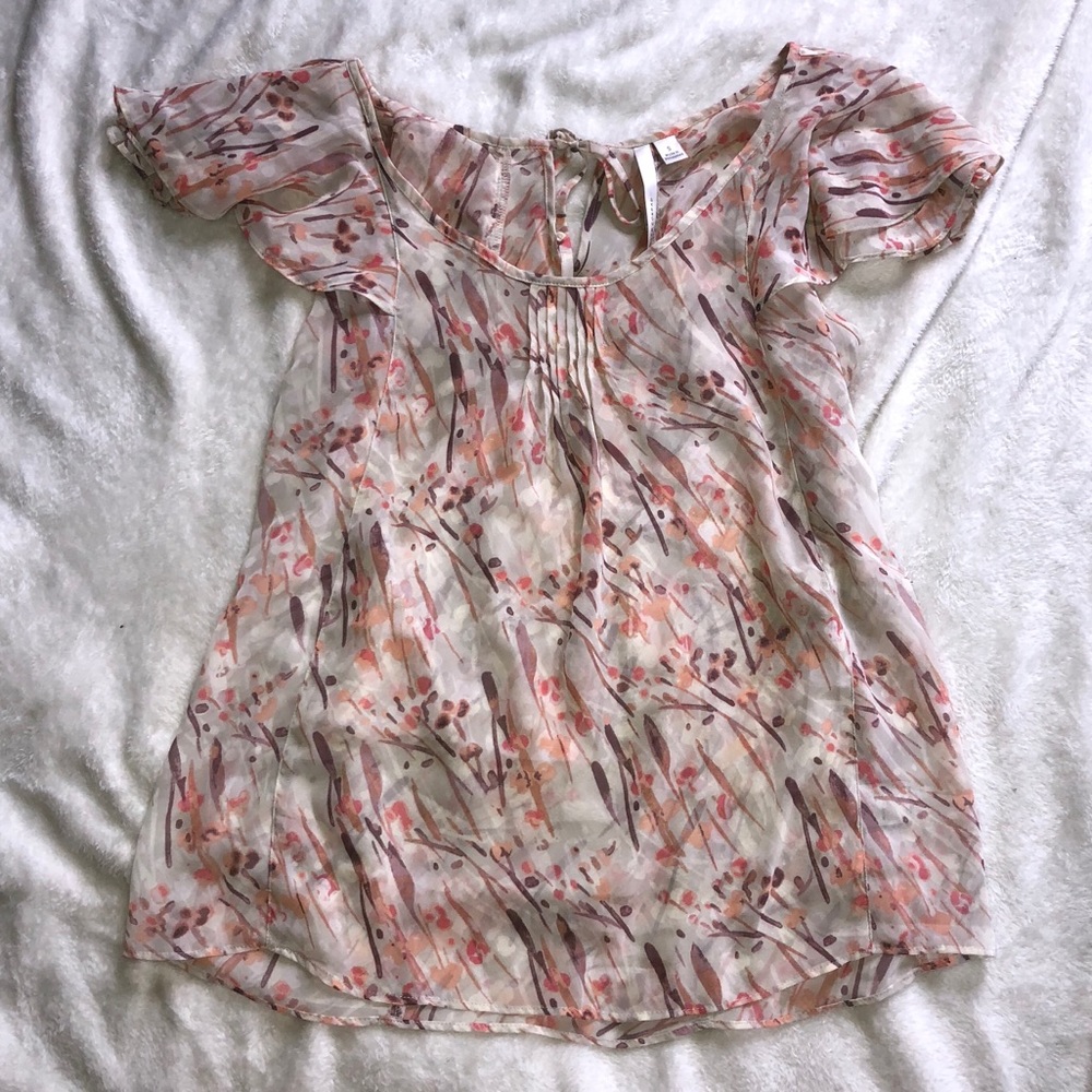 🍀 Lauren Conrad butterfly sleeve keyhole back!!!